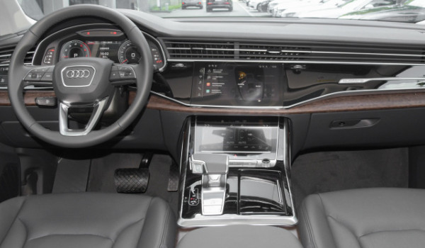 奧迪q7分期首付多少錢(qián) 分期首付18萬(wàn)(36期月供13205元)