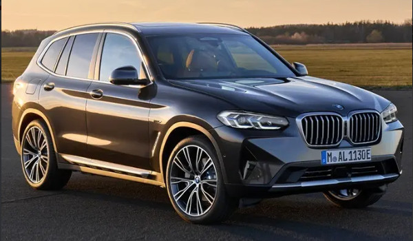 寶馬x3是國產(chǎn)還是進(jìn)口 有進(jìn)口和國產(chǎn)兩個版本(進(jìn)口x3售價62萬)