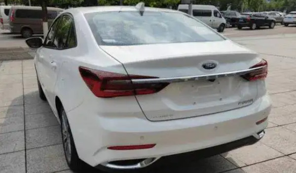 福睿斯油耗多少真實(shí)油耗 百公里油耗7.9L(油耗一公里6毛錢(qián))