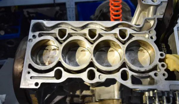 奔騰b70發(fā)動機是什么發(fā)動機 1.5T和2.0T發(fā)動機(2.0T馬力可達224匹)