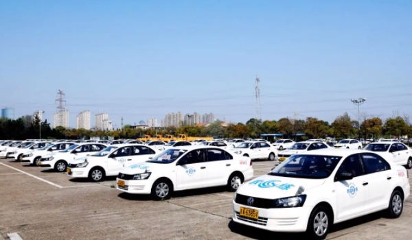 無證駕駛怎么處罰 拘留15天、處以200元以上2000元以下罰款