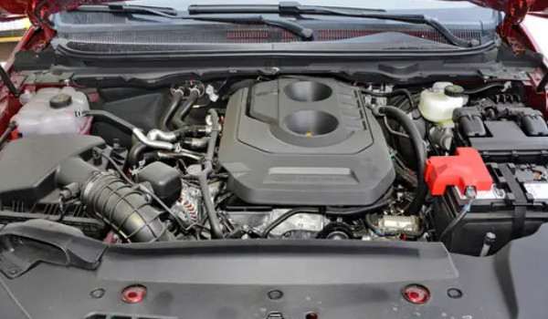 福特撼路者這車怎么樣 百公里油耗12.4L(輸出馬力可達275匹)