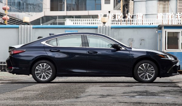 雷克薩斯es300h混動(dòng)多少錢 2022款es300h混動(dòng)售價(jià)37萬(wàn)(落地價(jià)42萬(wàn))