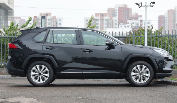 豐田威蘭達(dá)油電混合多少錢(qián) 2022款威蘭達(dá)混動(dòng)優(yōu)惠價(jià)17萬(wàn)