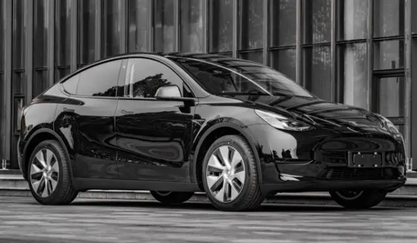 特斯拉model y多少錢一輛 model y售價(jià)28萬一輛(落地29萬)