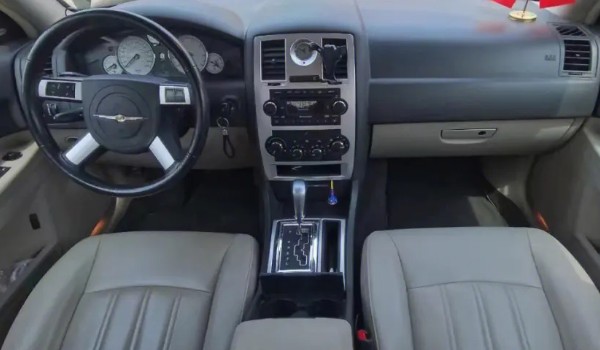 克萊斯勒300c價(jià)格及圖片 克萊斯勒300c售價(jià)39萬(wàn)(落地45萬(wàn))