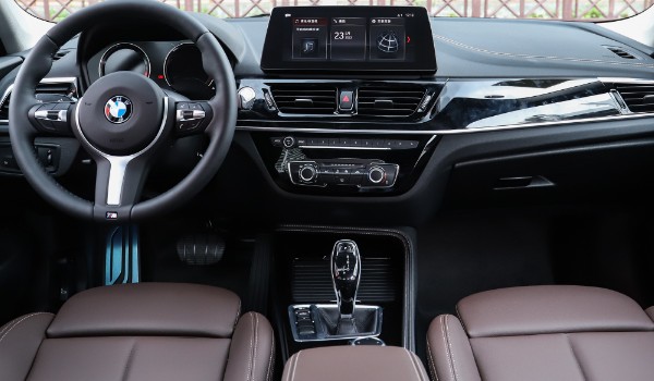 寶馬1系分期付款首付多少錢(qián) 分期首付4萬(wàn)(36期月供3112元)