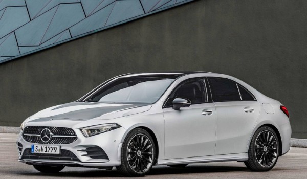 寶馬1系和奔馳a級哪個好 寶馬1系馬力達(dá)178匹(a級車身長達(dá)4.6米)