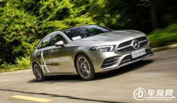 奔馳a級(jí)車型有哪些 奔馳a級(jí)車型有兩款（奔馳A180，奔馳A200L）