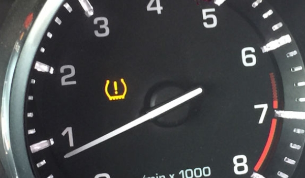 胎壓故障燈亮了還能繼續(xù)開(kāi)嗎 胎壓故障燈亮了不能繼續(xù)開(kāi)