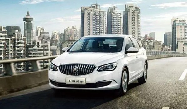 別克英朗和大眾朗逸哪個(gè)好 朗逸車身長(zhǎng)達(dá)4.6米(英朗馬力達(dá)163匹)