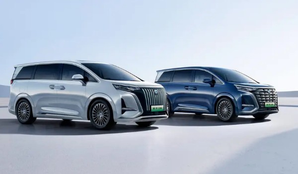 騰勢d9和極氪009哪個(gè)好 極氪009軸距長達(dá)3205mm(續(xù)航822km)