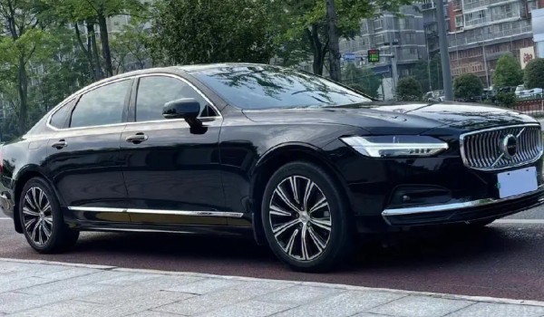 沃爾沃s90價(jià)格2023款圖片 2023款s90售價(jià)32萬(wàn)(分期首付9萬(wàn))