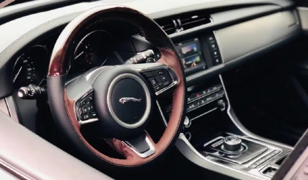 捷豹xfl分期月供多少錢(qián) 36期月供8356元(分期首付11萬(wàn))