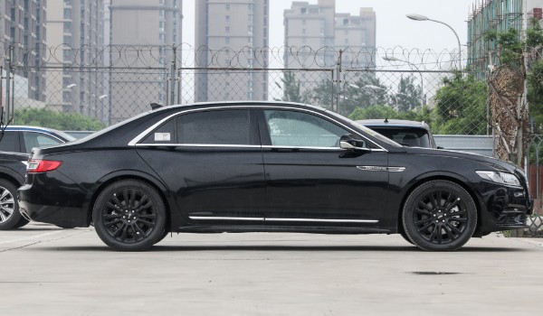 林肯大陸和ct6哪個更好 ct6車身長達5.2米(配置功能豐富)