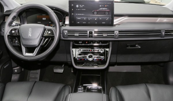 奧迪q3和林肯冒險(xiǎn)家對(duì)比哪個(gè)好 冒險(xiǎn)家動(dòng)力更強(qiáng)(車身長達(dá)4.6米)