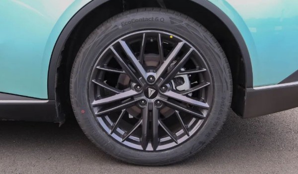 長安深藍sl03輪胎型號多少 輪胎型號245/45 r19(輪轂19英寸)