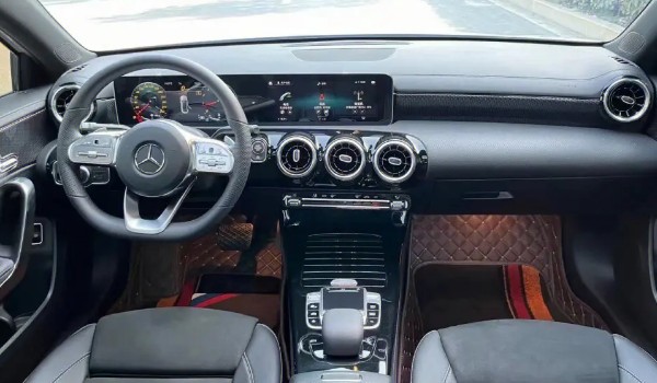 奔馳a級(jí)2023新款多少錢一輛 2023款a級(jí)售價(jià)21萬(分期首付6萬)