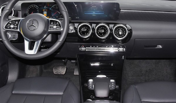 奔馳a級車值得買嗎 油耗實測7.9L(馬力可達(dá)163匹)