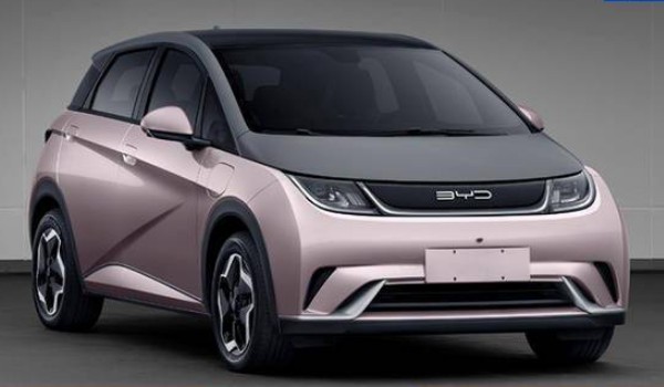 元plus和海豚哪個(gè)更值得買 元plus車身長達(dá)4.4米(配置豐富)