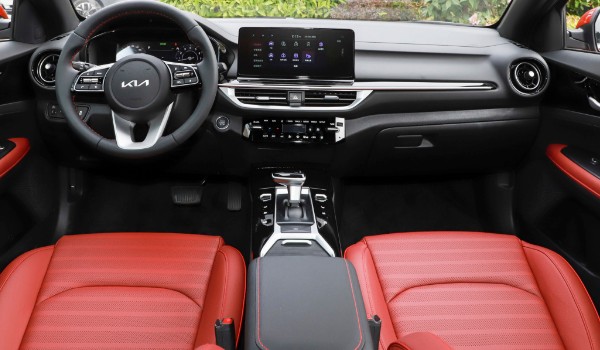 起亞k3和大眾朗逸哪個好 朗逸動力更強(qiáng)(起亞k3配置豐富)