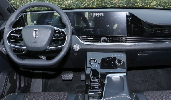 奔騰b70s油耗怎么樣 百公里油耗8L(油耗一公里6毛錢(qián))