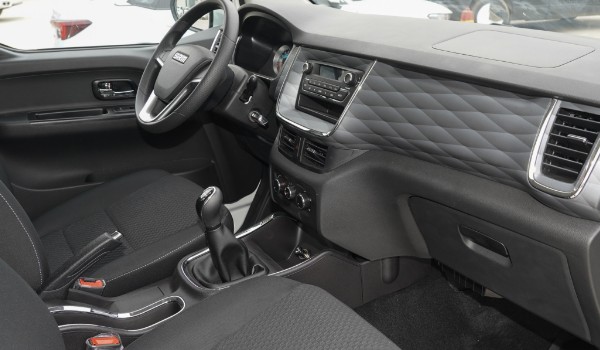 金海獅和五菱征程哪個好 金海獅動力更強(qiáng)(征程車身長達(dá)5.1米)