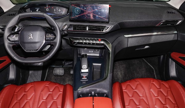 標(biāo)致4008油耗怎么樣 百公里油耗8.2L(油耗一公里6毛錢(qián))