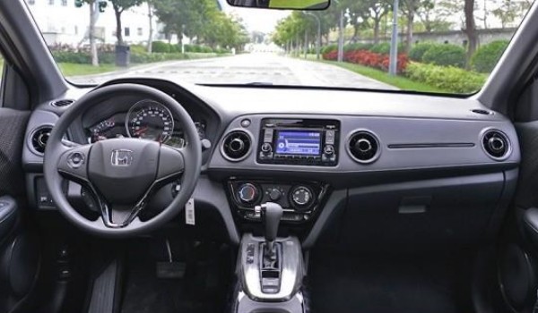 標致3008和本田xrv哪個好 3008車長4.4米(動力更強)