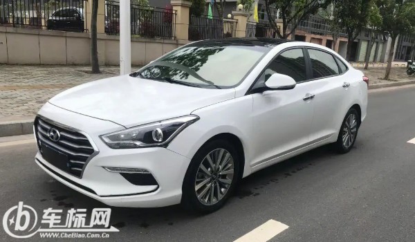 現(xiàn)代名圖二手車價(jià)格多少錢一輛 二手價(jià)5萬(wàn)(表顯里程5.3萬(wàn)公里)