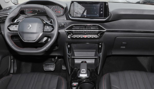 東風(fēng)標(biāo)致2008報價及圖片 新車售價9萬一輛(二手價5萬)