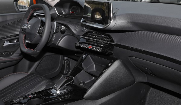 標(biāo)致2008分期首付多少錢 分期首付2萬(wàn)(36期月供2084元)