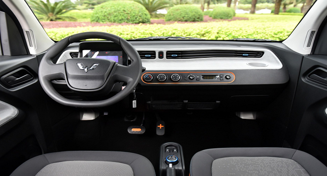 五菱宏光迷你mini版電動車，經(jīng)濟(jì)實(shí)惠城市代步好選擇