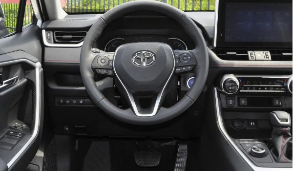 榮放RAV4分期首付多少錢(qián) 分期首付4萬(wàn)(36期月供3194元)