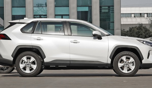 榮放RAV4分期首付多少錢(qián) 分期首付4萬(wàn)(36期月供3194元)