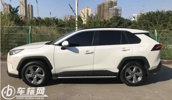 榮放RAV4二手多少錢(qián) 二手價(jià)格9萬(wàn)(表顯里程5.73萬(wàn)公里)