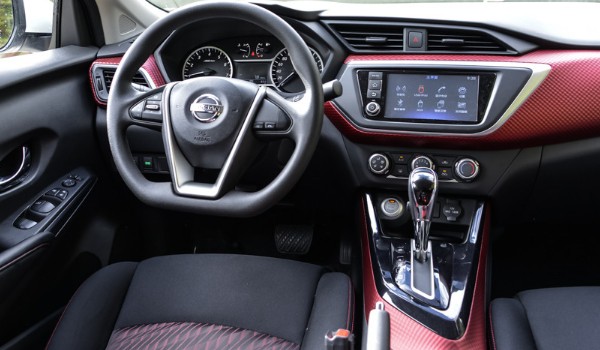 藍(lán)鳥(niǎo)和飛度比哪個(gè)更好 藍(lán)鳥(niǎo)車長(zhǎng)4.6米(配置功能豐富)