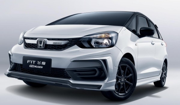 藍(lán)鳥(niǎo)和飛度比哪個(gè)更好 藍(lán)鳥(niǎo)車長(zhǎng)4.6米(配置功能豐富)