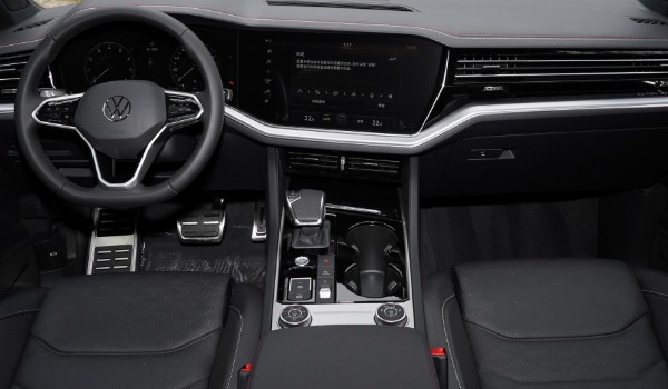 沃爾沃xc90和途銳哪個(gè)車好 途銳動(dòng)力更強(qiáng)(xc90車長4.9米)