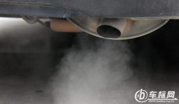 汽車尾氣超標(biāo)怎么解決 更換火花塞、三元催化器、清理進(jìn)排氣系統(tǒng)