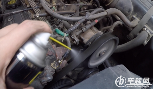 發(fā)動機皮帶吱吱響是怎么回事 皮帶松緊故障、緊張輪失效、震動劇烈