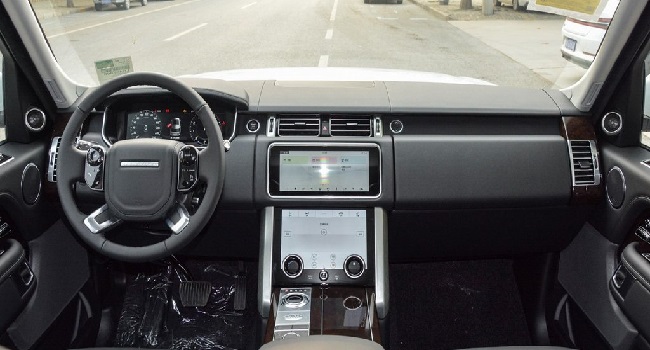 路虎攬勝2022款報價及圖片，售價區(qū)間142.8萬-332.8萬元