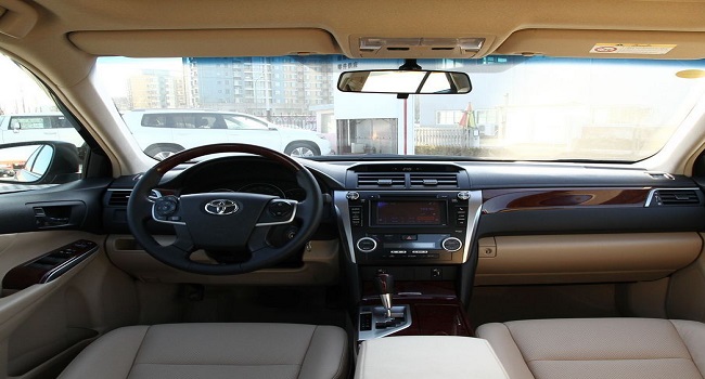 凱美瑞2.0豪華版落地價2022，指導價區(qū)間為17.98萬-26.98萬