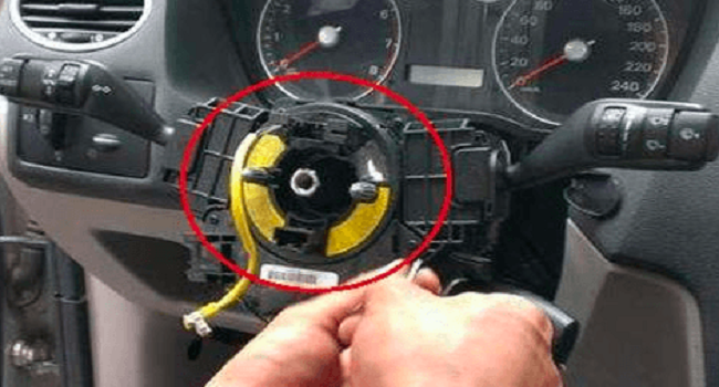 打方向盤有咯噔異響，出現(xiàn)異響要及時檢查維護