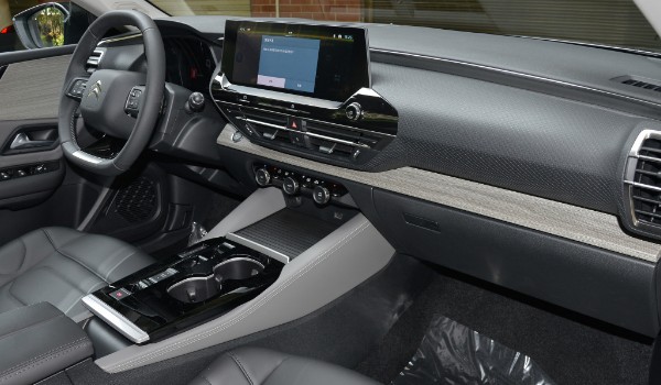 凡爾賽c5x多少錢一輛 2022款新車售價(jià)16萬(分期首付4萬)