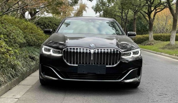 寶馬7系和奔馳s級哪個更好 s級動力更強(7系配置豐富)