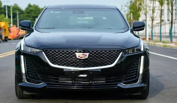 邁騰和凱迪拉克ct5哪個(gè)好 ct5動(dòng)力更強(qiáng)(車(chē)長(zhǎng)4.9米)