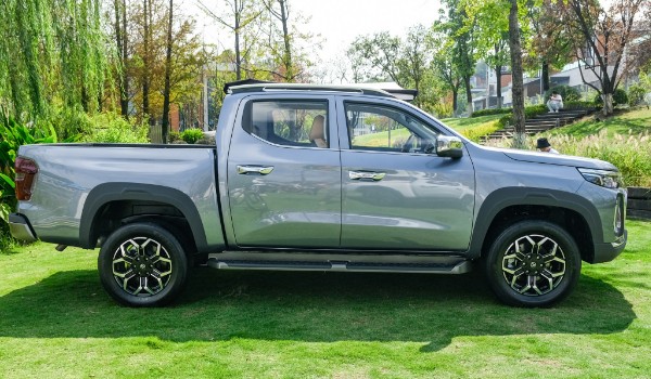 覽拓者皮卡報(bào)價(jià)及圖片 新車售價(jià)9萬(wàn)一輛(落地11萬(wàn))