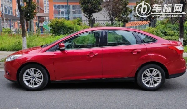 福克斯和英朗哪個(gè)好 ?？怂箘?dòng)力更強(qiáng)(英朗車長(zhǎng)4.6米)