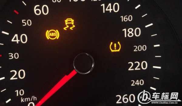 汽車儀表盤出現(xiàn)(!) 黃燈怎么消除 需要補(bǔ)充輪胎胎壓（會自動消除）